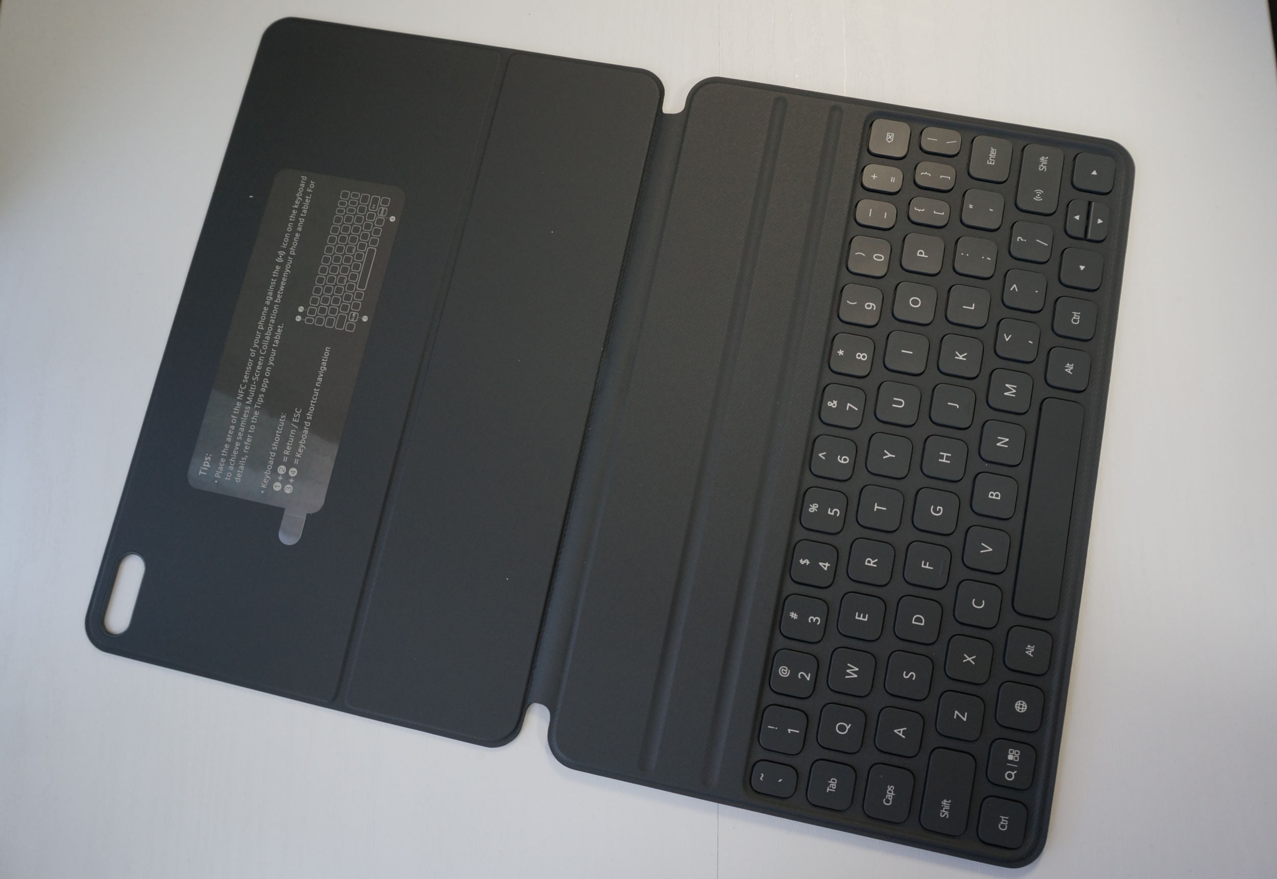 レビュー】MatePad Pro専用「SmartMagnetic Keyboard」、物理・視覚的 