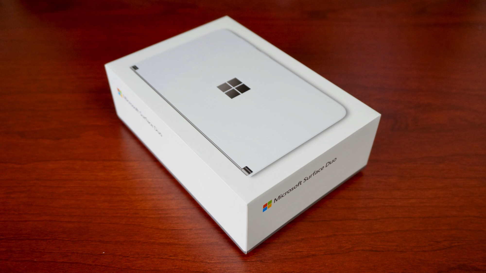 Microsoft Surface Duo」レビュー、ハードウェアは最高・ソフトウェア 